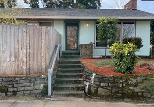 Building Photo - 3-Bedroom, 1.5-Bathroom House in Concordia...