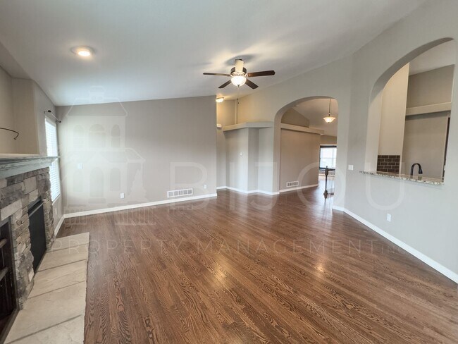 Building Photo - Large Well-Maintained Peyton Home