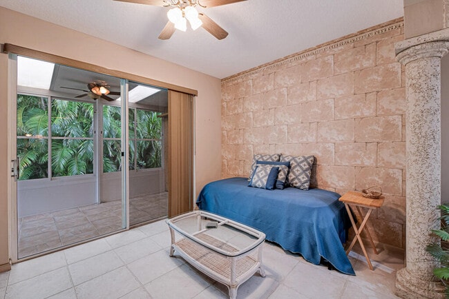 Building Photo - 9795 Crescent View Dr S