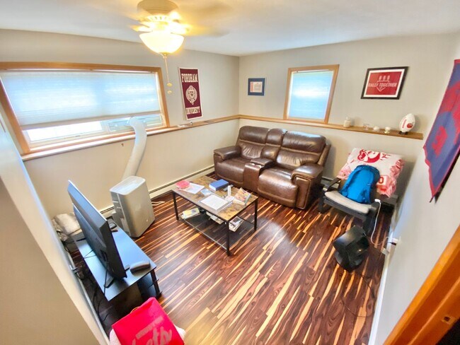 Building Photo - 3 Bedroom Apartment in Home VT Available 8/1!