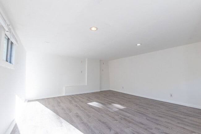 Building Photo - 2226 Redondo Blvd