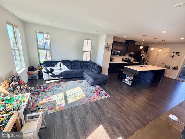 Building Photo - 8627 Satinwood Dr