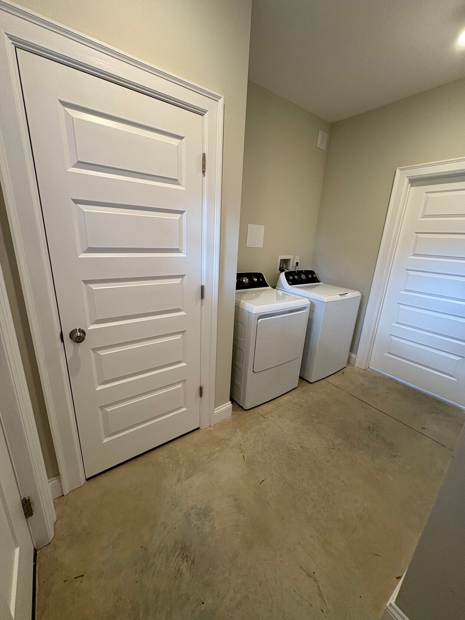 Building Photo - 3600 Moss Side Ave