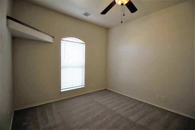 Building Photo - Beautiful 4 Bed 2 Bath in Edmond