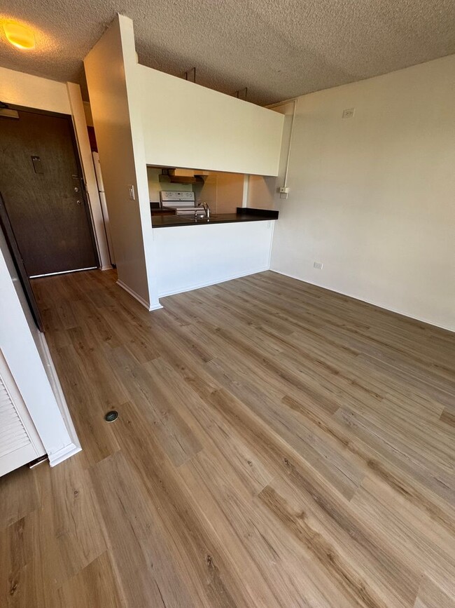 Building Photo - The Highlander Condo in Aiea 1/1/1 Unit #503