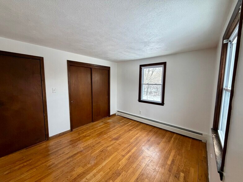 Building Photo - 87 Hollis St