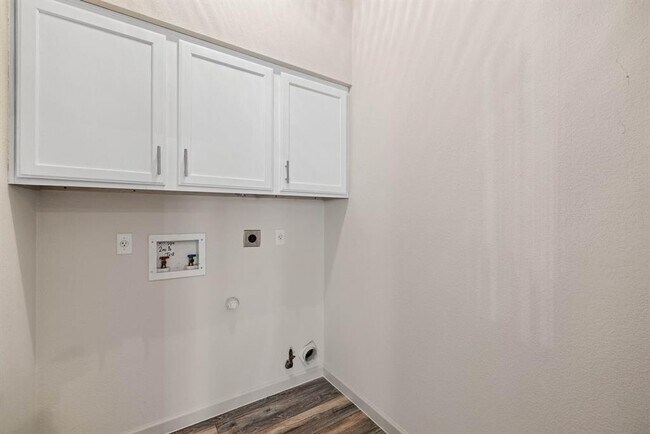 Building Photo - 14444 Lilley Brook Cove