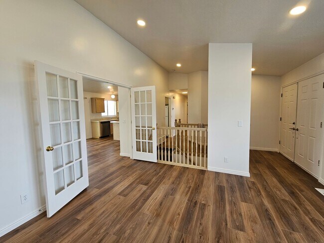 Building Photo - Beautifully Remodeled 4 Bed / 2 Bath Home in Stansbury Park