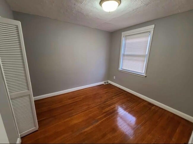 Building Photo - 3 Bedroom Townhouse located in Frankford-Baltimore city