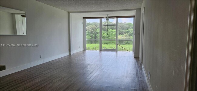 Building Photo - 9450 Poinciana Pl