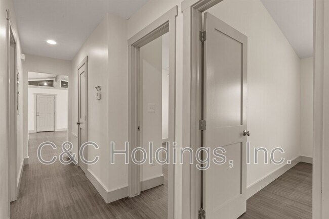 Building Photo - 4541 E 32nd Pl