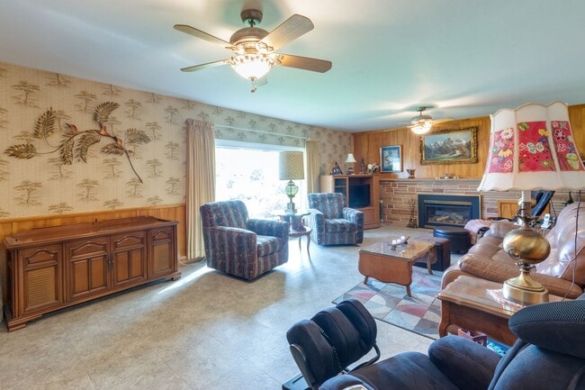 Building Photo - Lovely 3 bedroom Home!