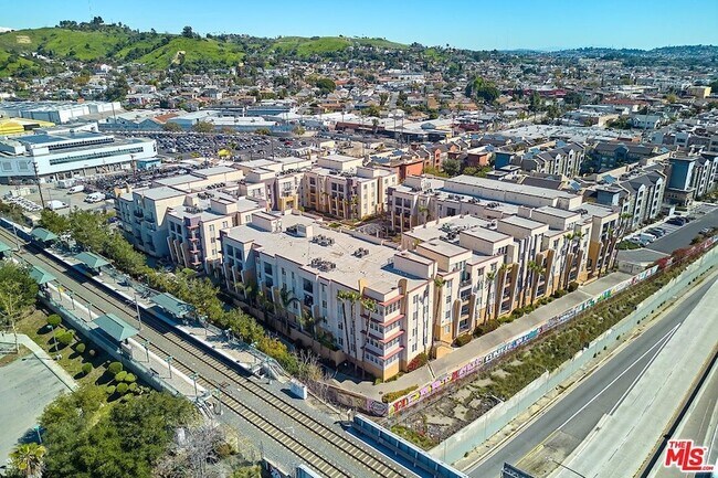 Building Photo - 360 W Ave 26