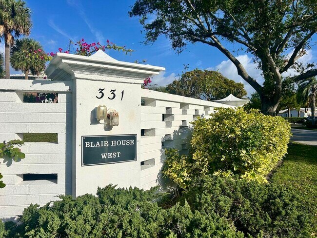 Building Photo - 331 Tequesta Dr