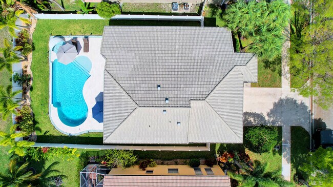 Building Photo - 2418 Westmont Dr