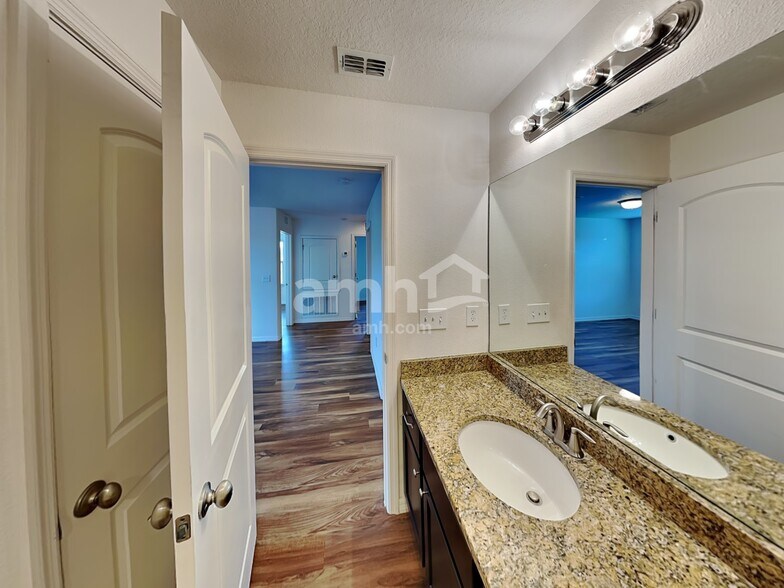 Building Photo - 11818 Winterset Cove Dr