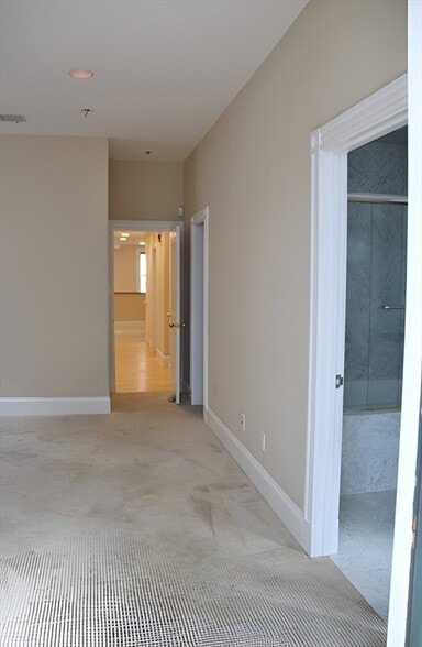 Building Photo - 69 Saint Botolph St