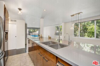 Building Photo - 8535 W Knl Dr