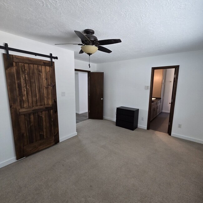 Building Photo - 1048 Monte Largo Dr NE