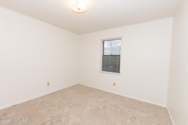 Building Photo - 104 Ravenwood Dr