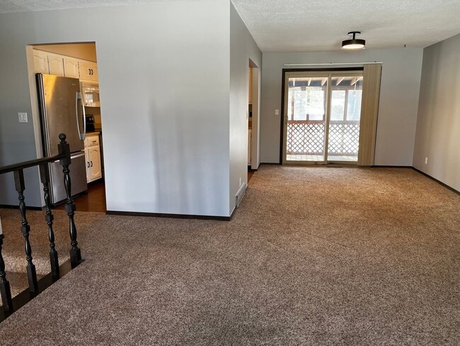 Building Photo - 3 Bed/3 Bath with Fenced in Yard!