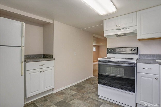 Kitchen - 7730 18th Ave SW