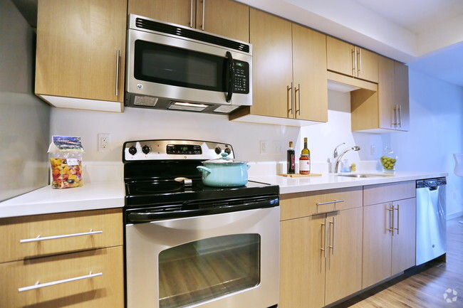 1BR, 1BA - 548 SF - The Noble Apartments