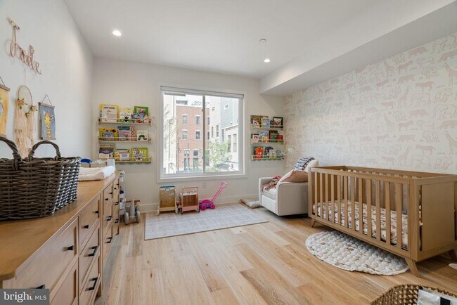 Building Photo - 2409 Oakford St