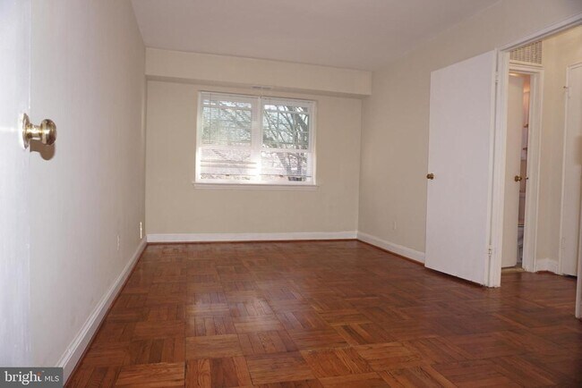 Building Photo - 1322 Fort Myer Dr