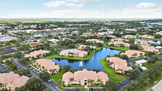 Building Photo - 181 SW Palm Dr