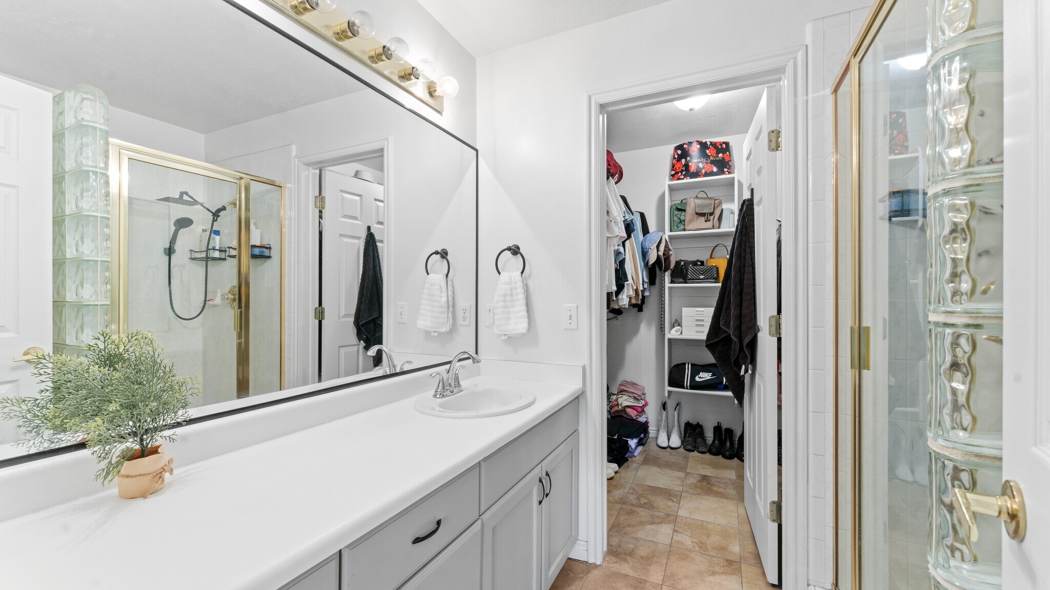 master bathroom - 9225 S Jefferson Cv