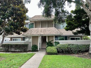 Building Photo - Beautiful 3 Bedroom 2 Bath Condo in Point Loma w/Three Private Patios