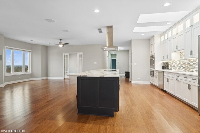 Building Photo - 1 Renaissance Pl