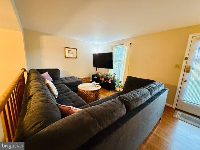 Building Photo - 8208 Red Wing Ct