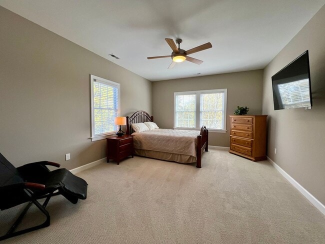 Building Photo - Adorable Waterfront/Fully Furnished/All In...