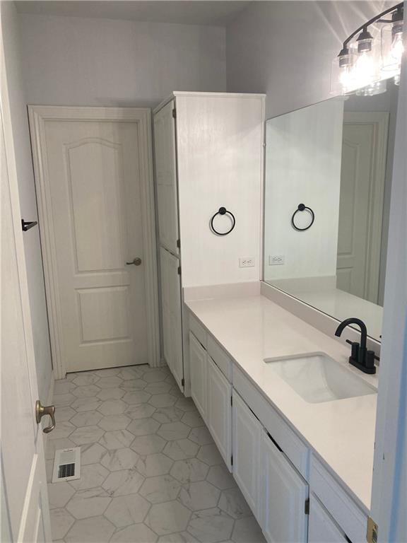 Building Photo - 420 E New Hope Rd