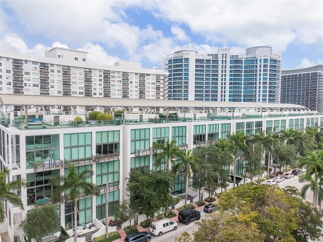 Primary Photo - 6000 Collins Ave
