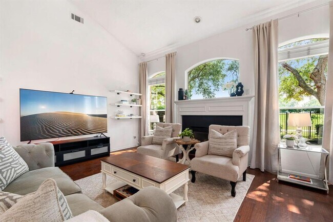 Building Photo - 1230 Ventura Canyon Dr