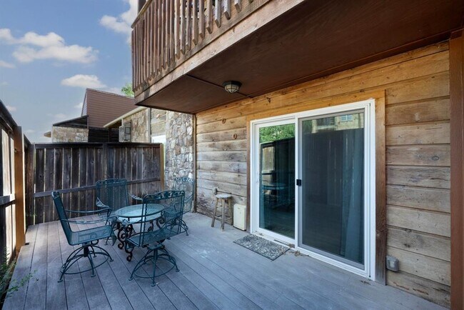 Building Photo - 6903 Deatonhill Dr