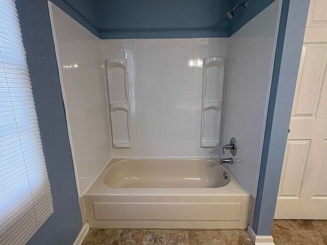 Building Photo - Great 2 Bedroom 2 Bath in Germantown