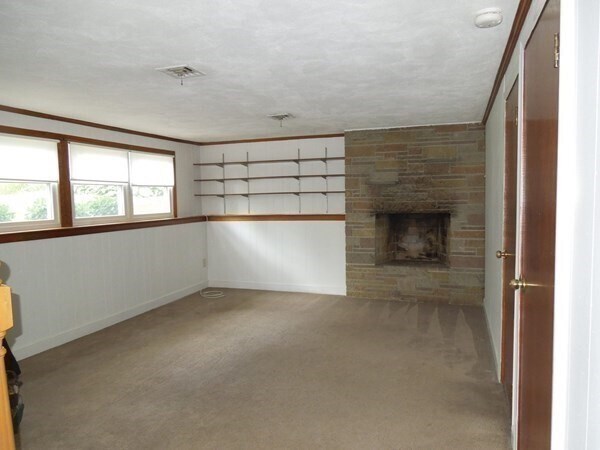 Building Photo - 168 Oak St