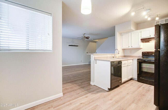 Building Photo - 2311 E Hartford Ave