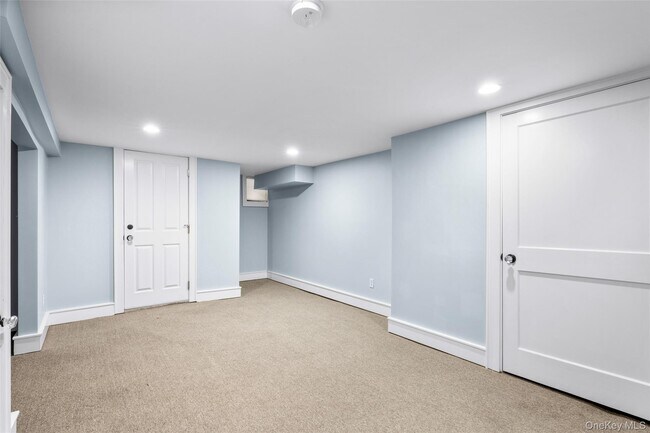 Building Photo - 6 Summit Ave