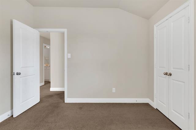 Building Photo - 910 Estelle Dr
