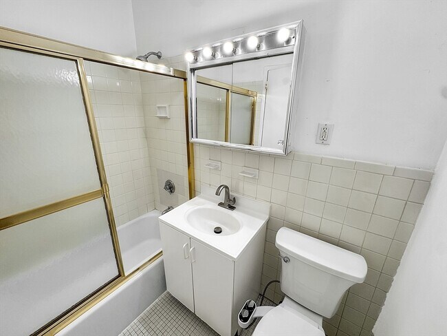 Building Photo - 6 Whittier Pl