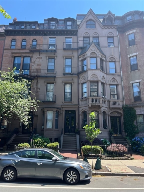 Building Photo - 163 Beacon St