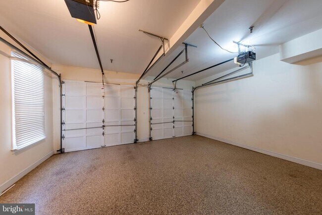 Building Photo - 1308 McLean Crest Ct