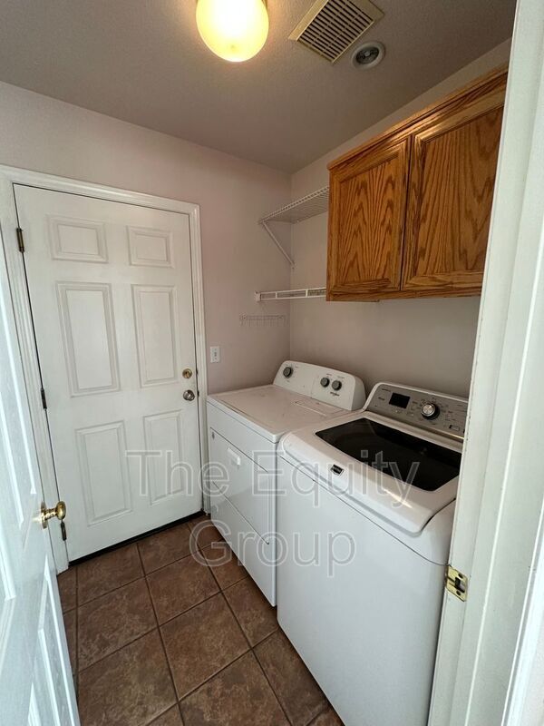 Building Photo - 2935 S Aspen St