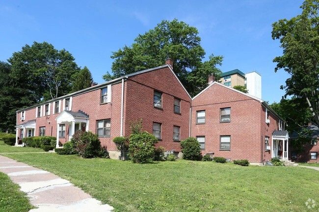 Woodland Village Townhouses - Hartford, CT | Apartment Finder