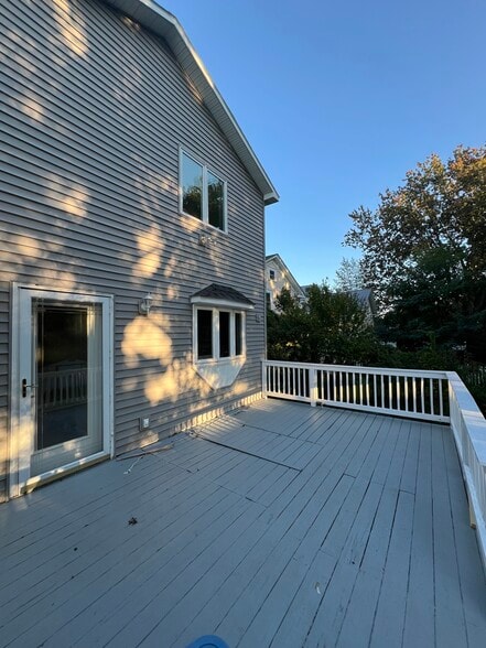 Building Photo - 176 Duer St